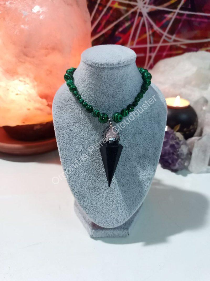 Colgante MAGNETITA con cordón de seda y MALAQUITA