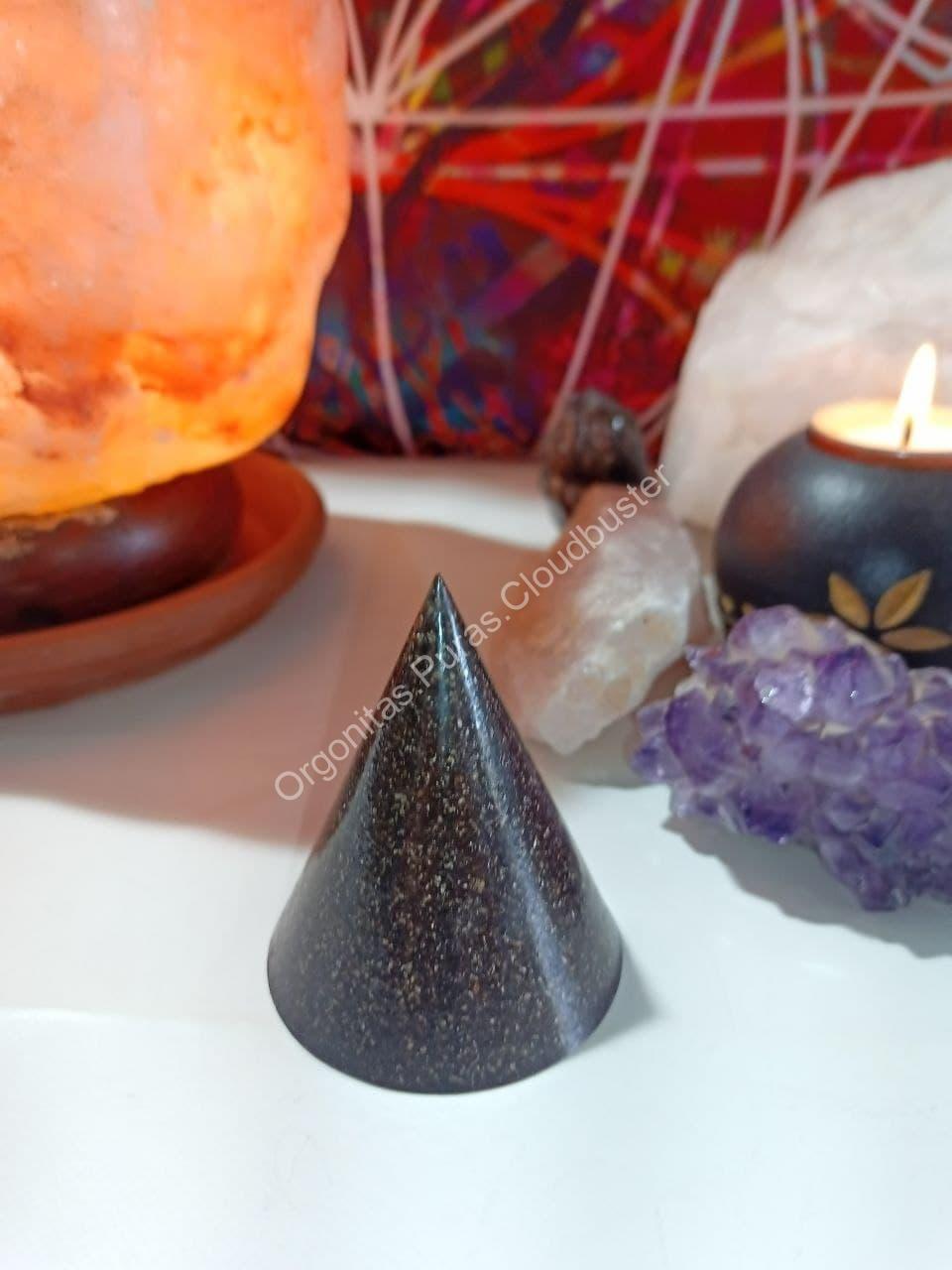Orgonita Pura VIRUTA DE HIERRO Pirámide cono