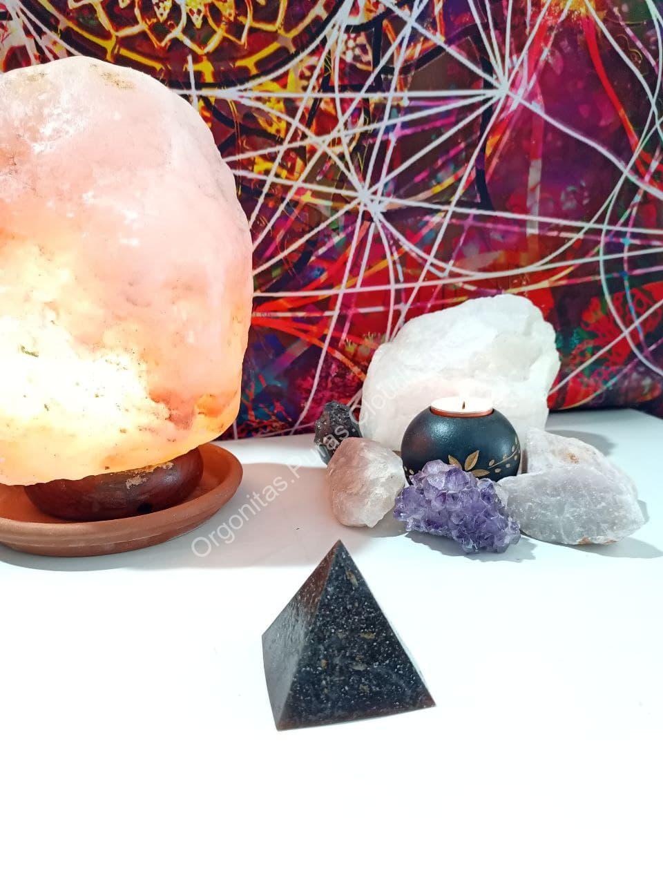 Orgonita Pura VIRUTA DE HIERRO Pirámide mediana 4 lados - Imagen 4