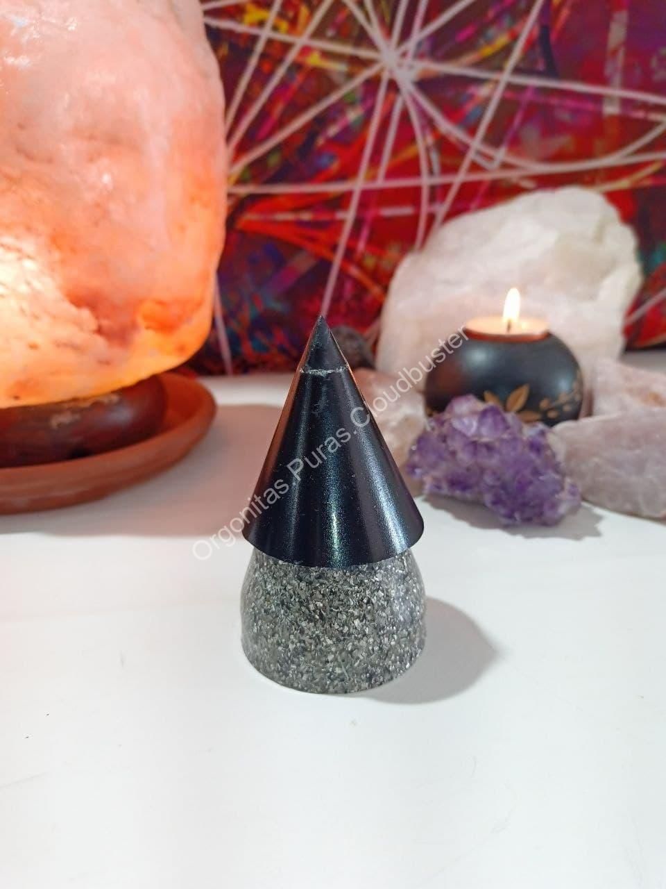Orgonita Pura VIRUTA ALUMINIO con punta de Magnetita Pirámide Cono pequeña