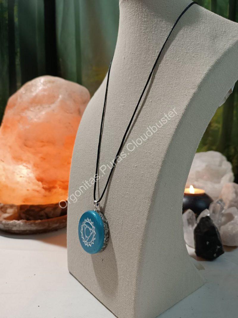 Orgonita Pura Pura / Electronite Colgante o llavero Chakra de Garganta formato Semicirculo - Imagen 3