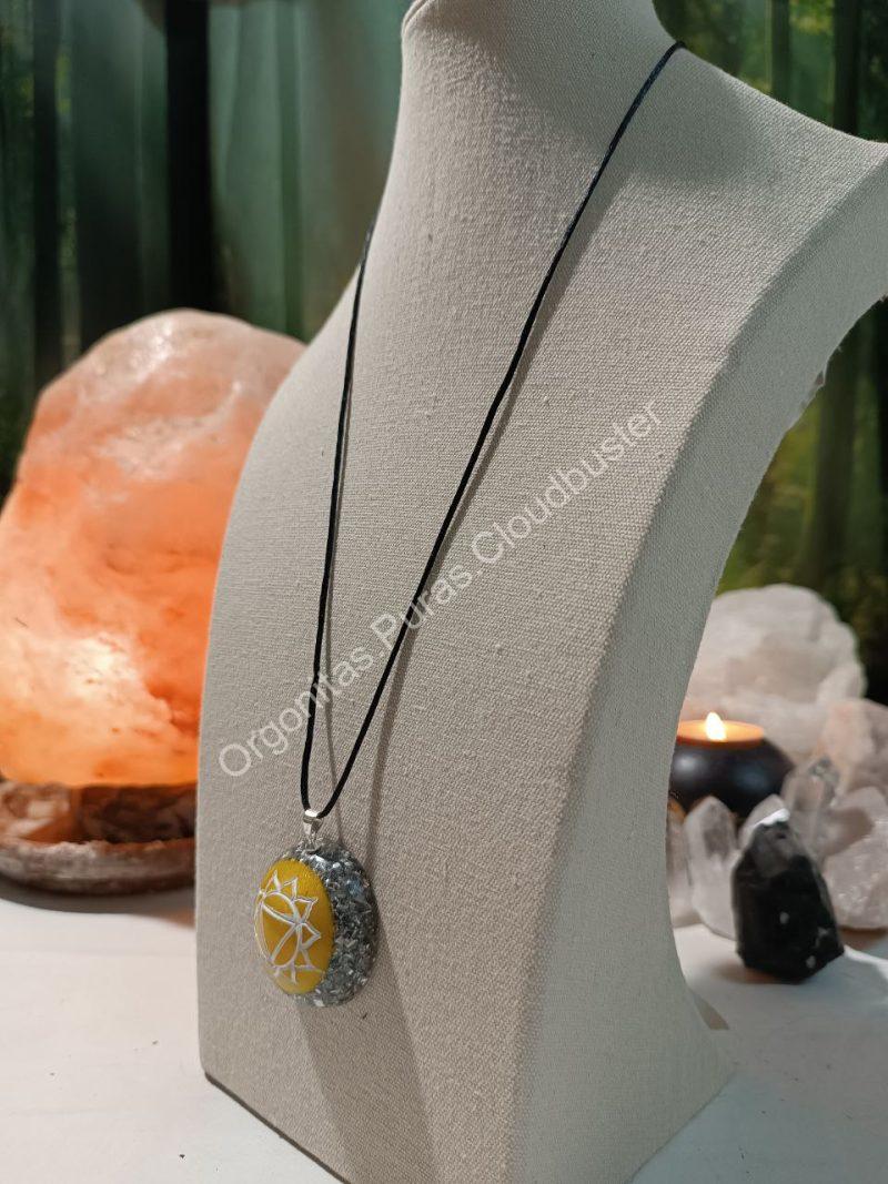 Orgonita Pura / Electronite Colgante o llavero Chakra Plexo Solar formato Semiesfera - Imagen 3