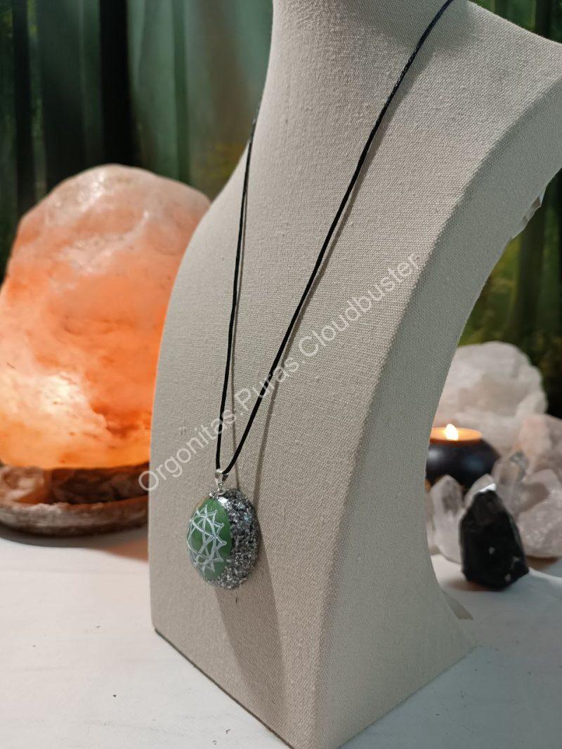 Orgonita Pura / Electronite Colgante o llavero Chakra Corazón o Cardíaco formato Semiesfera - Imagen 3