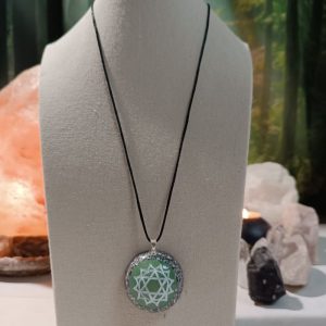 Orgonita Pura / Electronite Colgante o llavero Chakra Corazón o Cardíaco formato Semiesfera