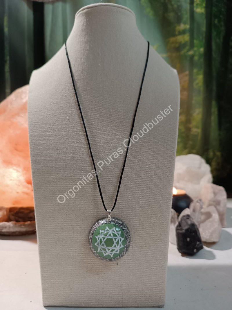 Orgonita Pura / Electronite Colgante o llavero Chakra Corazón o Cardíaco formato Semiesfera