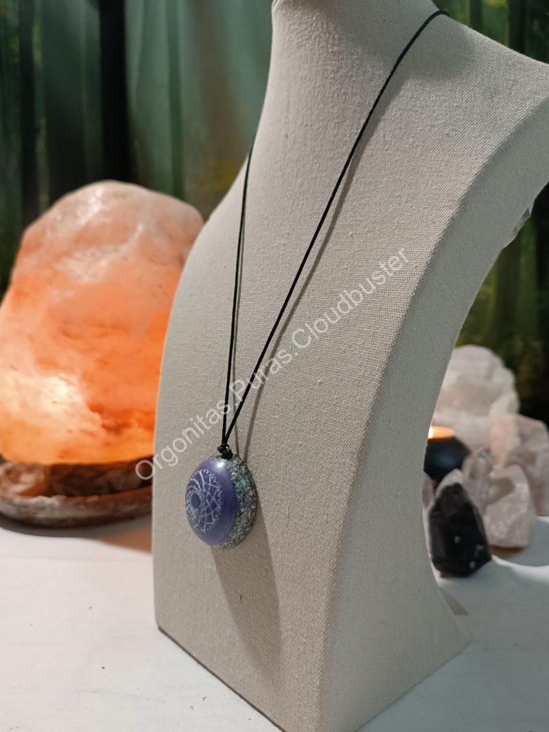 Orgonita Pura / Electronite Colgante o llavero Chakra Corona formato Semiesfera - Imagen 3