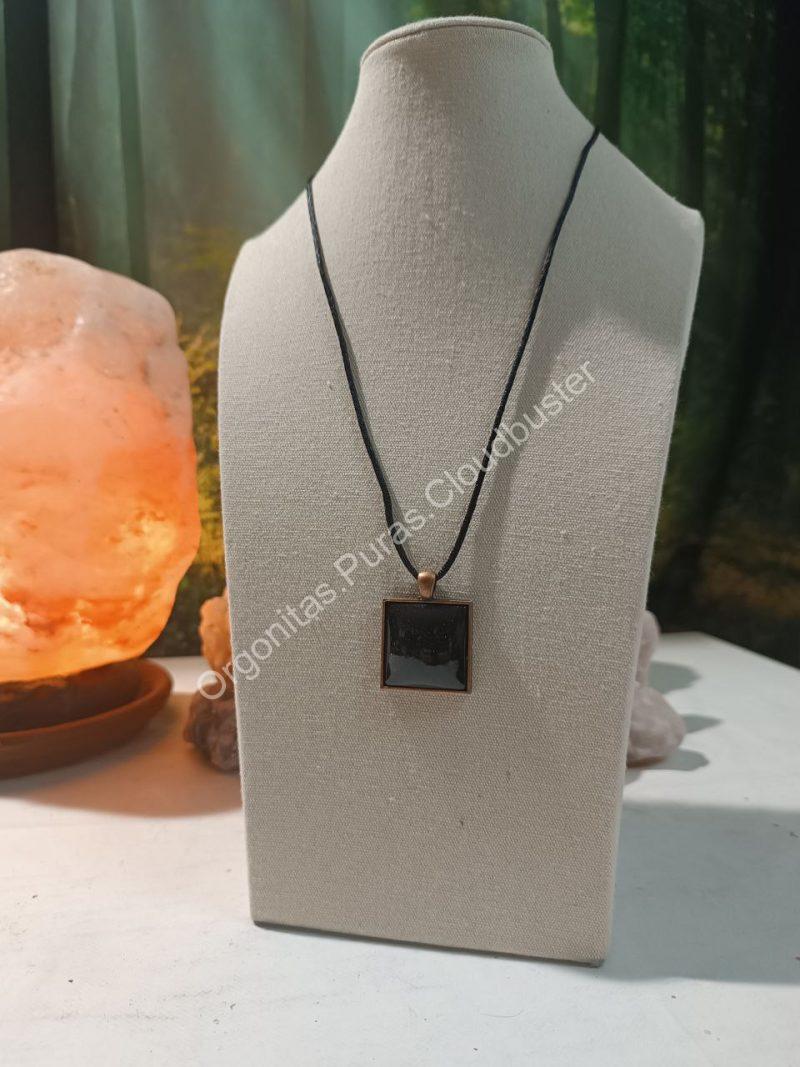 Colgante de Shungita y cordón de seda - Imagen 2