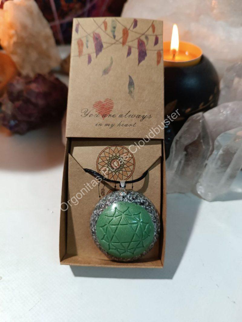 Orgonita Pura / Electronite Colgante o llavero Chakra Corazón o Cardíaco formato Semiesfera - Imagen 6