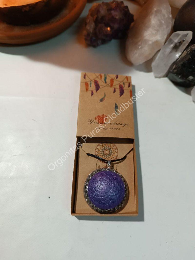 Orgonita Pura / Electronite Colgante o llavero Chakra Corona formato Semiesfera - Imagen 6