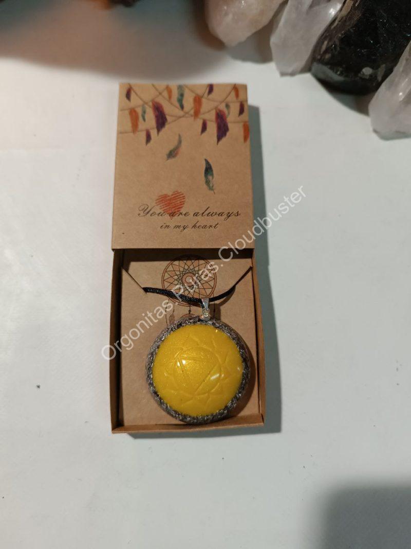 Orgonita Pura / Electronite Colgante o llavero Chakra Plexo Solar formato Semiesfera - Imagen 5